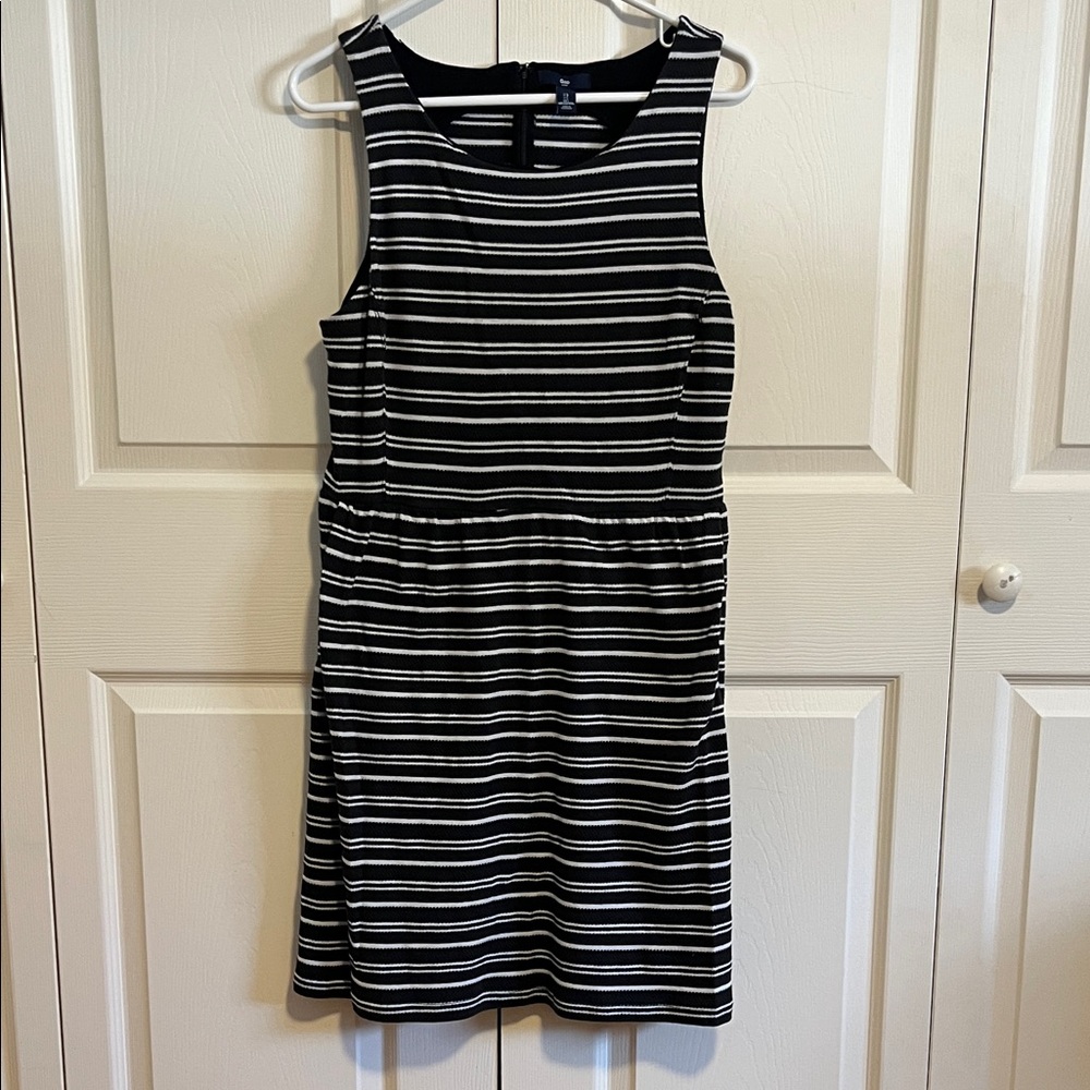 Gap, size large, Black and White Striped Sleeveless Dress